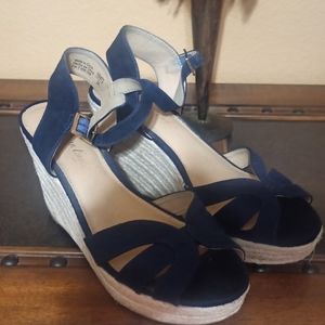 American Eagle sandals
